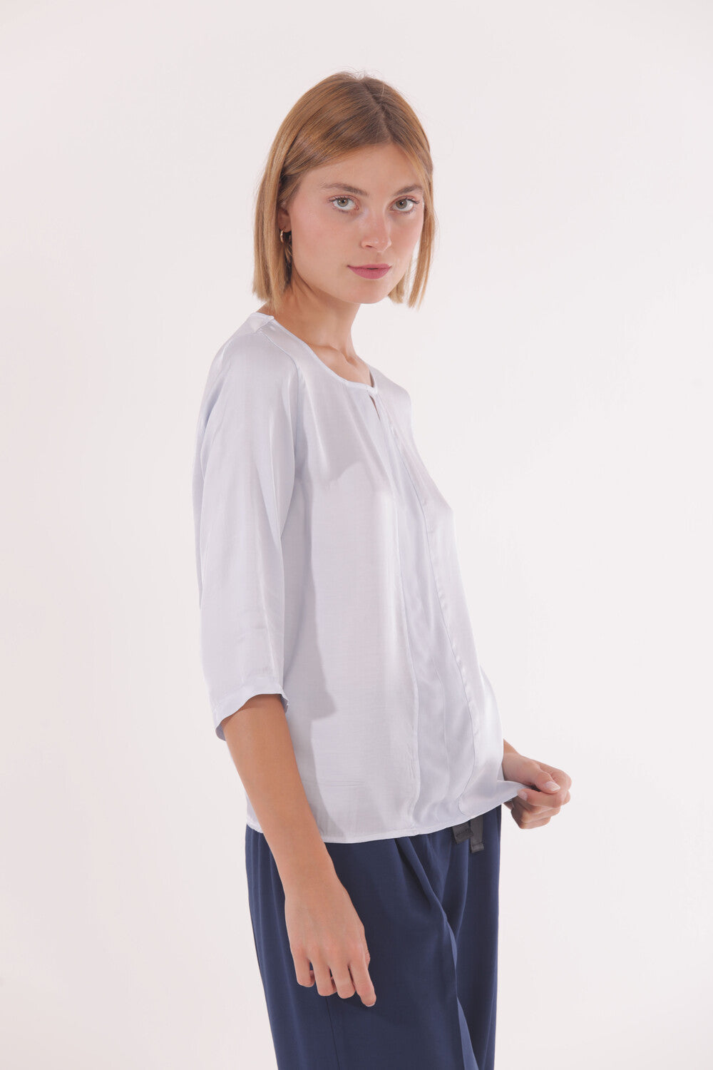 BLUSA TINTA UNITA CON DETTAGLIO IN GEORGETTE