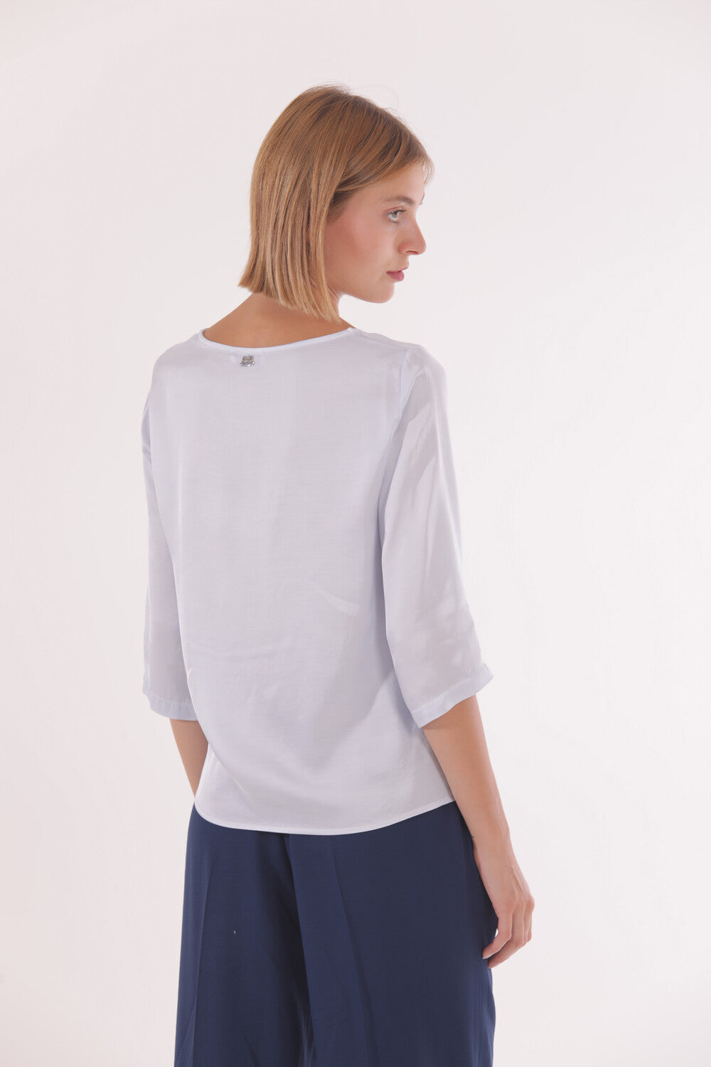 BLUSA TINTA UNITA CON DETTAGLIO IN GEORGETTE