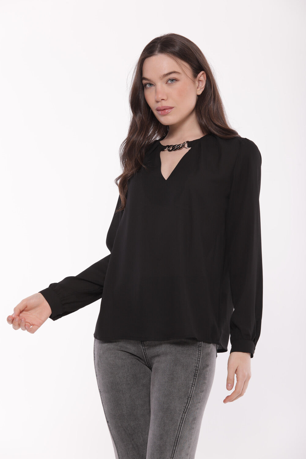 BLUSA CON DETTAGLIO FIBBIA SU COLLO