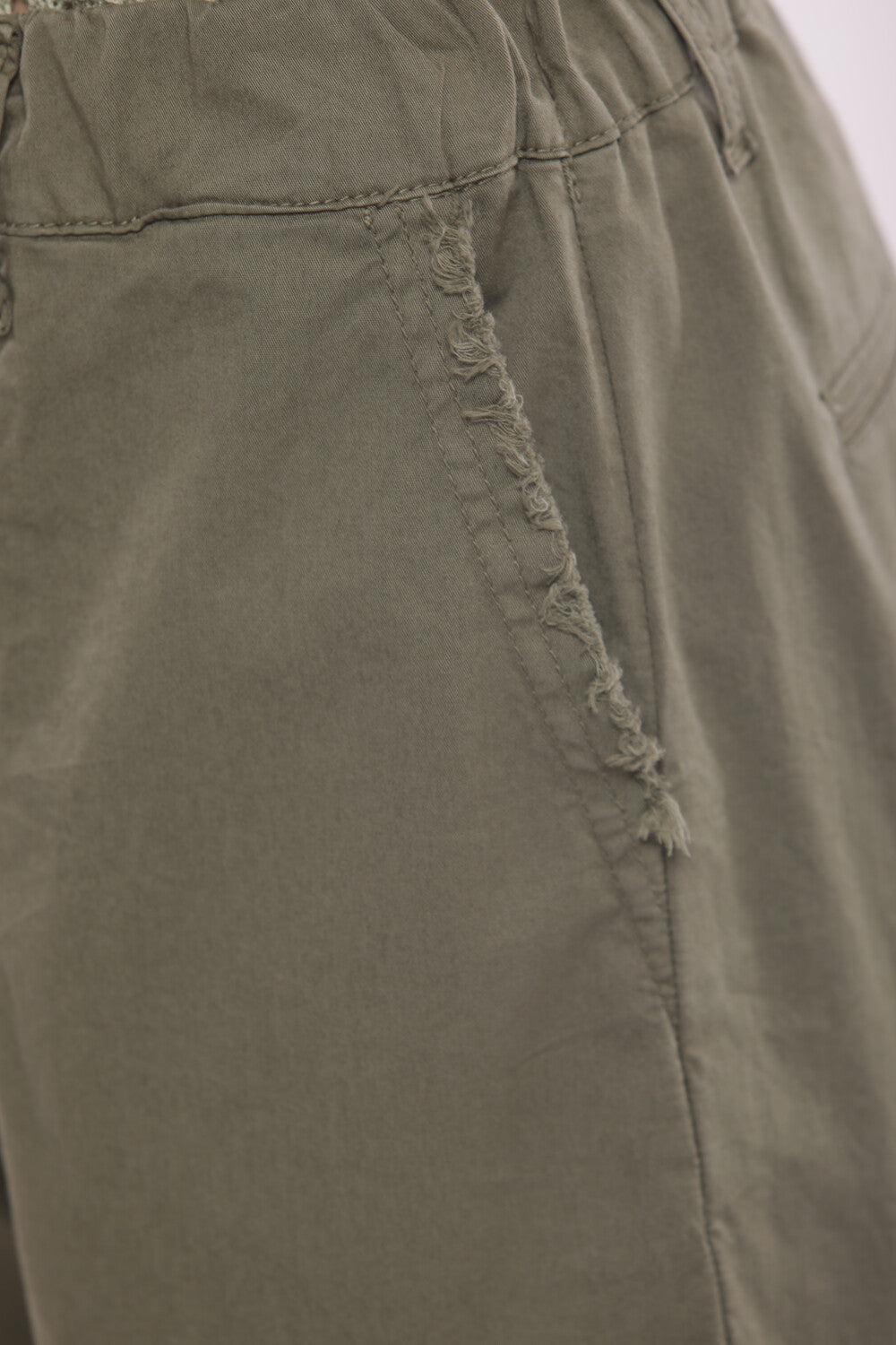 PANTALONE CARGO IN GABARDINA